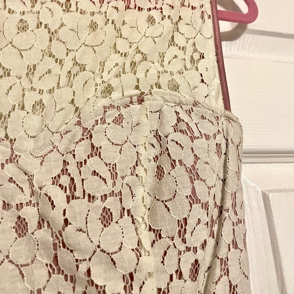 Cream and white lace dress with mauve accents - Picture 2 of 3